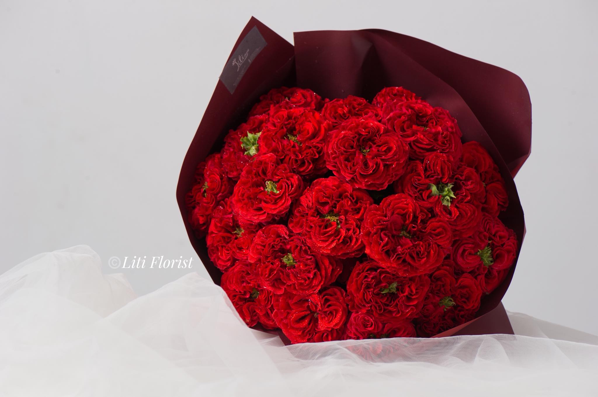 Số lượng hoa hồng không quan trọng bằng ý nghĩa của chúng. Tặng hoa hồng là khẩu hiệu cho tình yêu và tình bạn, mang đến cho người nhận một cảm giác ấm áp và hạnh phúc không thể tả.