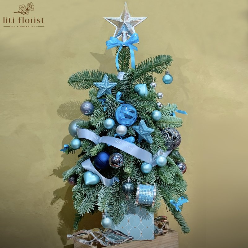 Adorn your tree with blue decorations christmas tree for a unique and